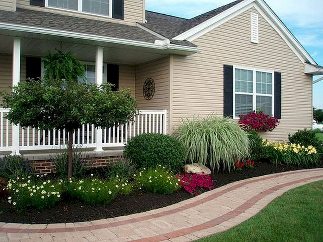 42 Cheap Landscaping Ideas For Your Front Yard That Will Inspire You ... for Transform Your Drab Front Lawn Into a Garden Oasis Without Breaking the Bank