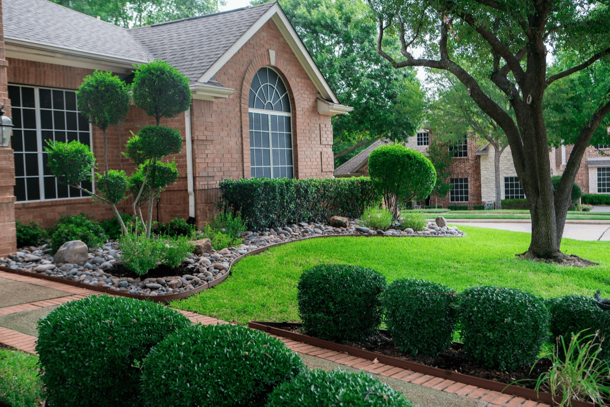 Front Yard Landscaping Ideas For Texas: Thriving Designs For Texas Climate in Front Yard Landscaping
