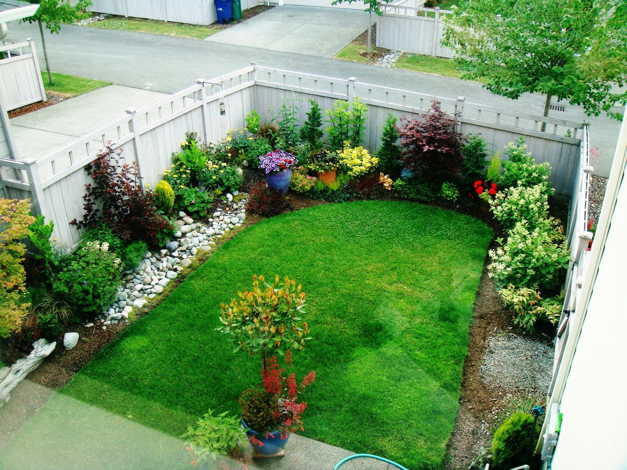 Garden , Unique And Creative Design Of Garden Small Space : Front Yard ... pertaining to Budget Friendly Ways to Transform Your Compact Patio This Spring