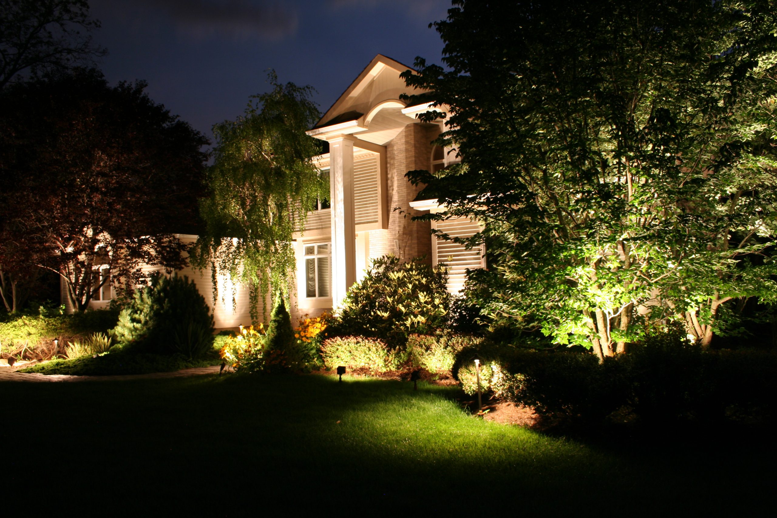 Landscape Outdoor Lighting - 10 Ways To Bring Out The Beauty Of Your ... regarding Outdoor Lighting Landscaping