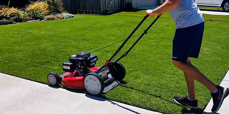 Top 7 Best Inexpensive Lawn Mower For Small Yard In 2021 - Lawn Mowers Wiki for Best Budget Lawn Mower For Small Yard