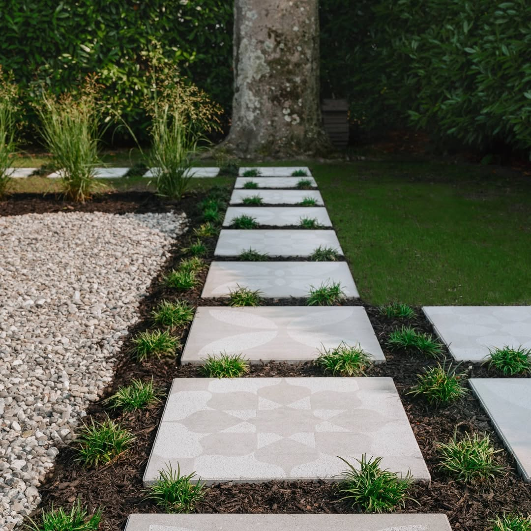 30 Stepping Stone Walkway Design Ideas That Blend Nature And Design ... with regard to Stepping Stone Path Ideas Garden