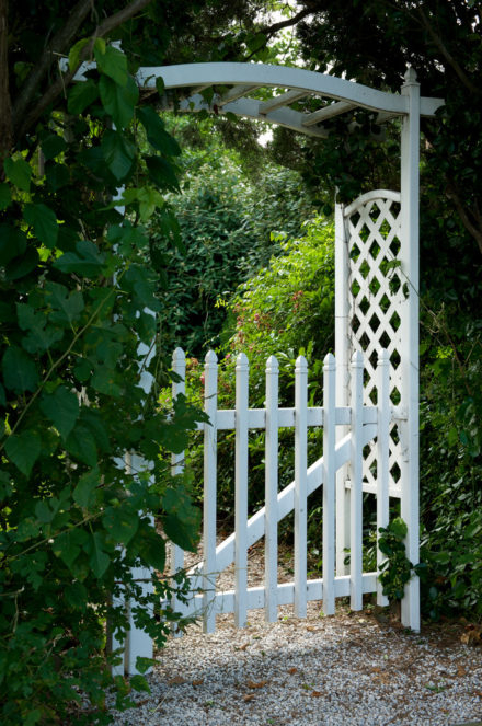 Arbor Gate Ideas For Garden Or Front Entrance (35 Designs) regarding Arbor Trellis Ideas Garden Entrance