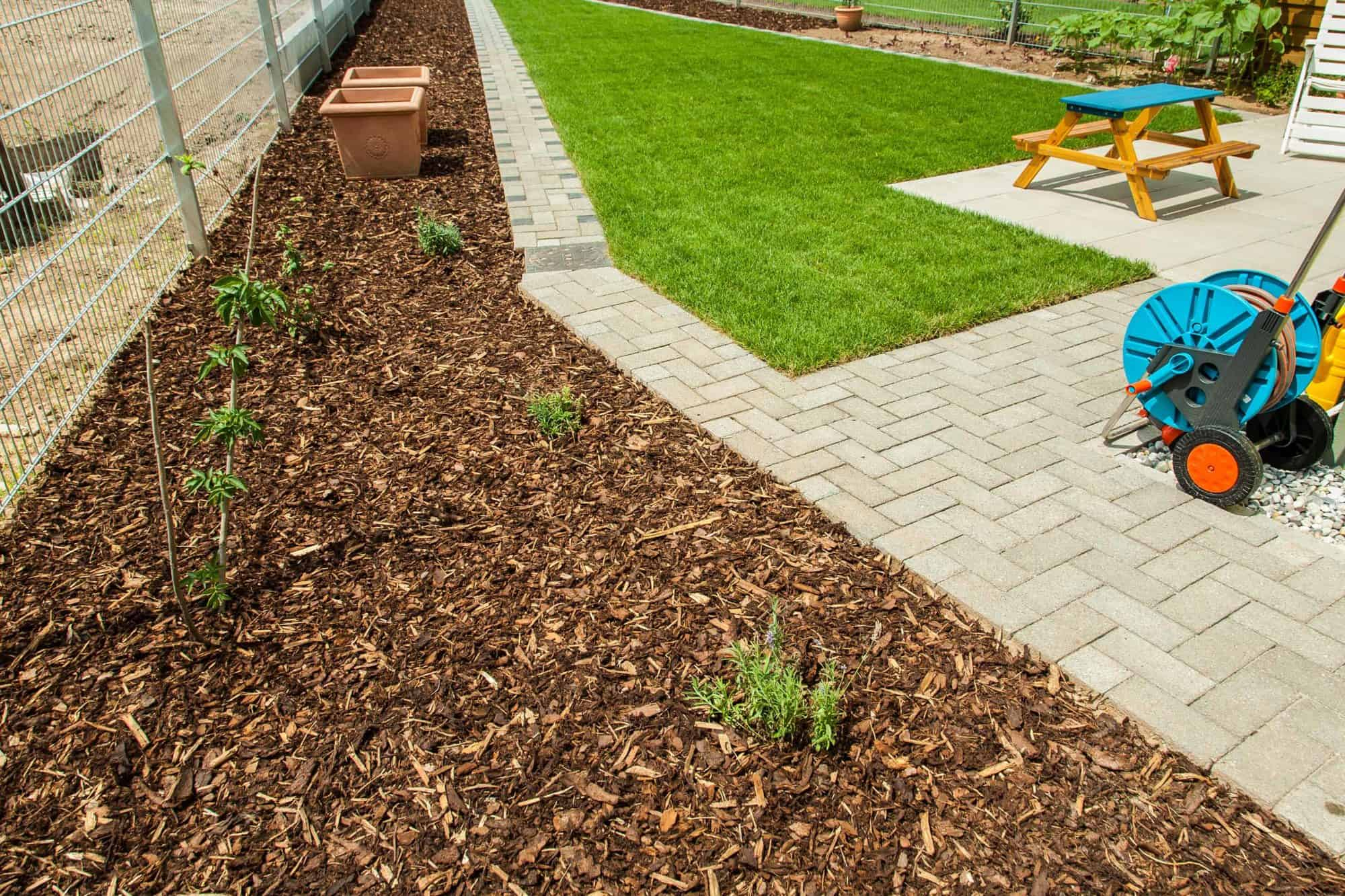Local Mulch Delivery For Homeowners | Circle B pertaining to How To Get Free Mulch For Garden