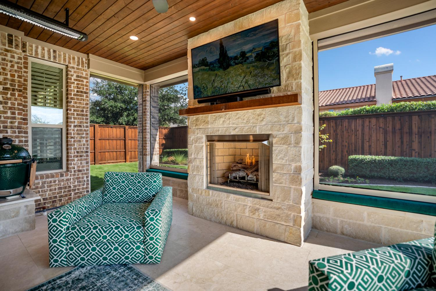 The Backyard Oasis Masterclass: Integrating Water And Fire Features ... for A Practical Masterclass in Building a Gorgeous Backyard Oasis Without Concrete and Without the High Price Tag