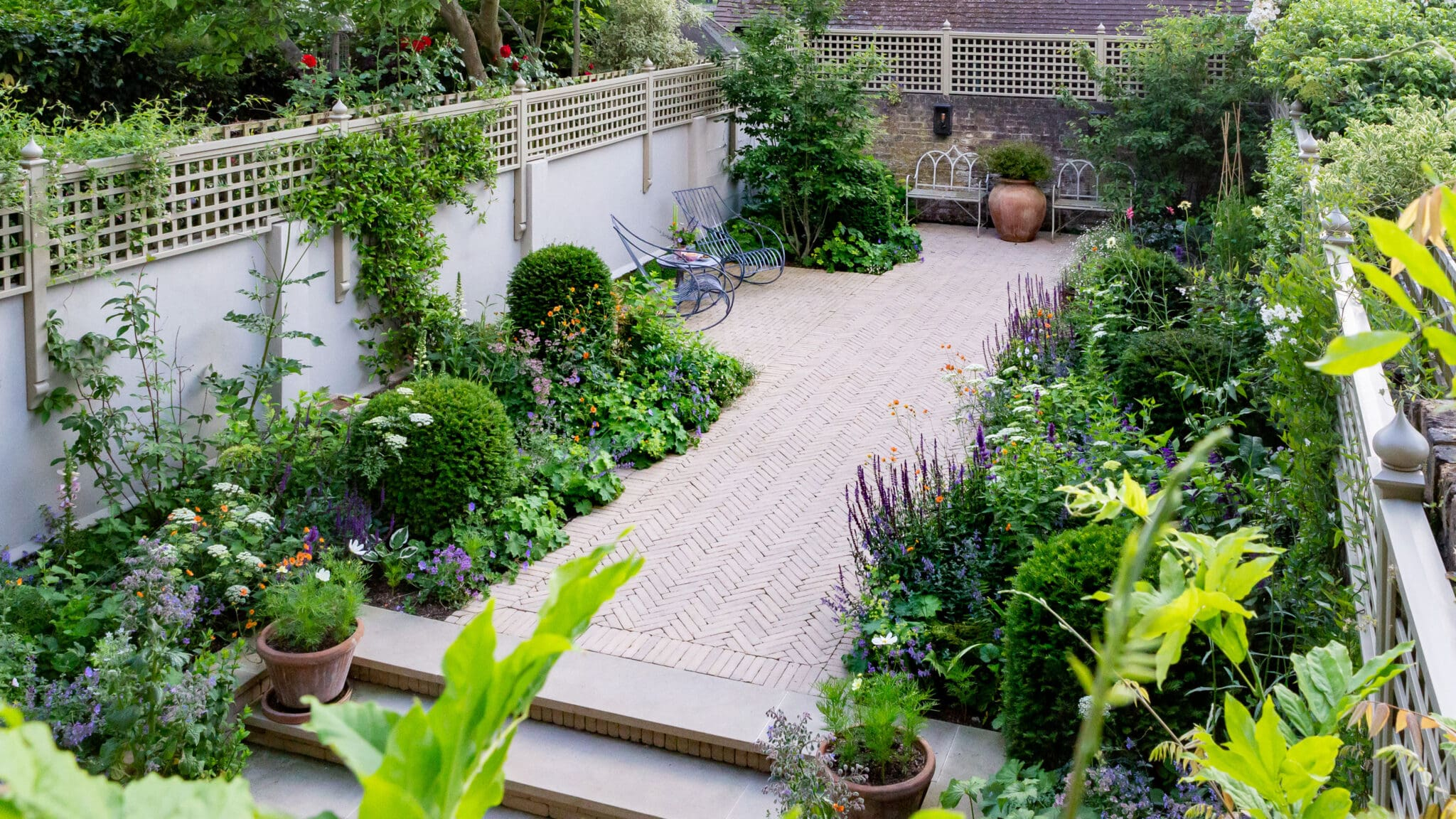 20 Clever Narrow Garden Ideas That Maximize Small Spaces – Roomy Retreat with regard to Small Backyard Landscaping Ideas Budget